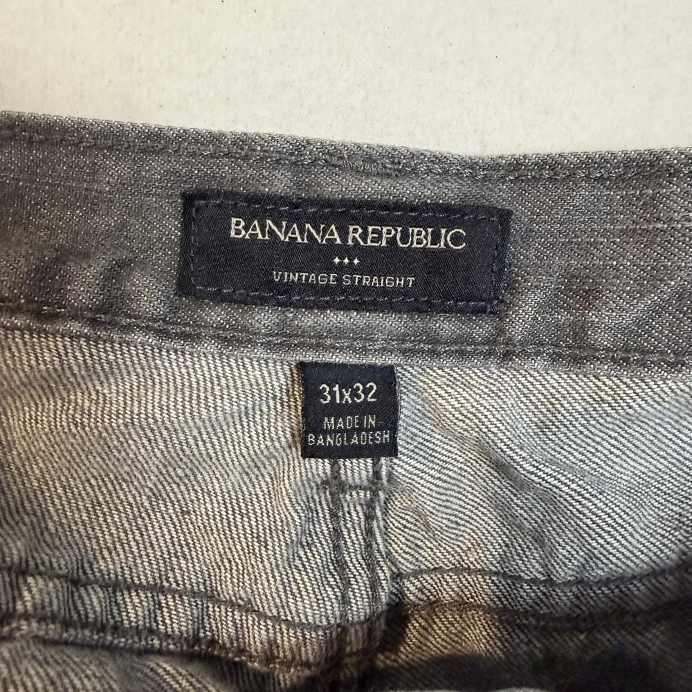 Banana Republic brand banana